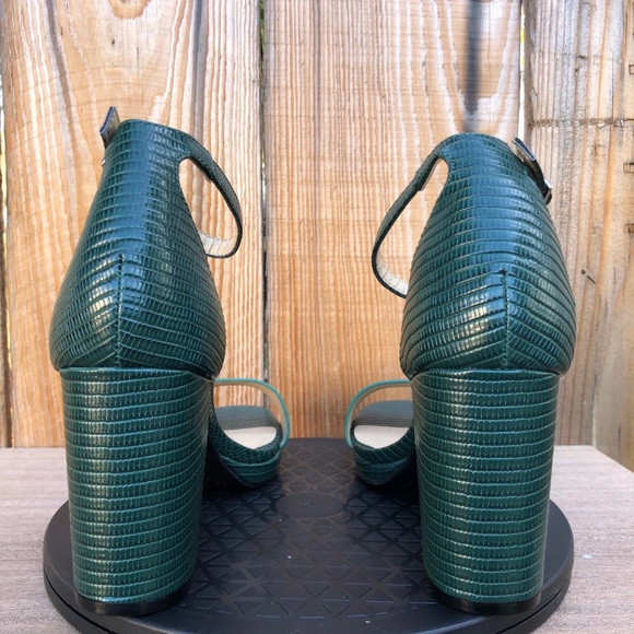 NEW Chinese Laundry Croc Embossed Block Heel Pumps - Picture 5 of 7